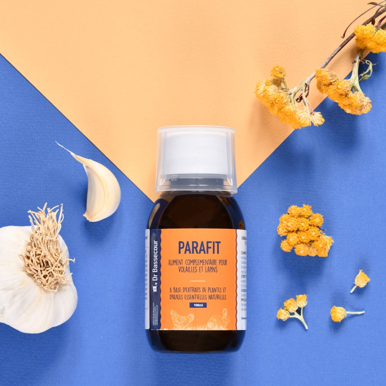 PARAFIT lutte efficacement contre les vers intestinaux et les vers du jabot de la poule, du pigeon, du lapin et des volailles.